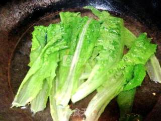 莴笋叶蛋花汤的做法步骤：2