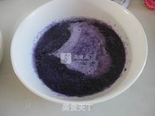 紫甘蓝汁豆沙葡萄的做法步骤：3