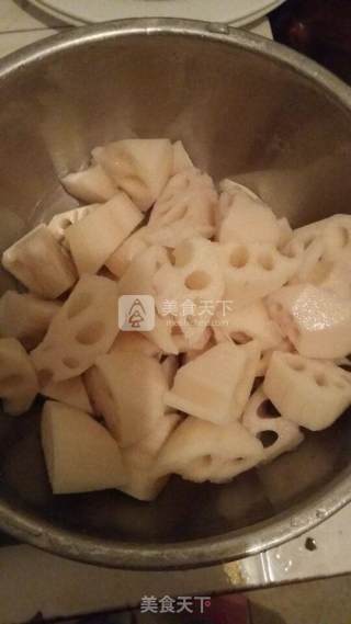 排骨莲藕萝卜汤的做法步骤：3
