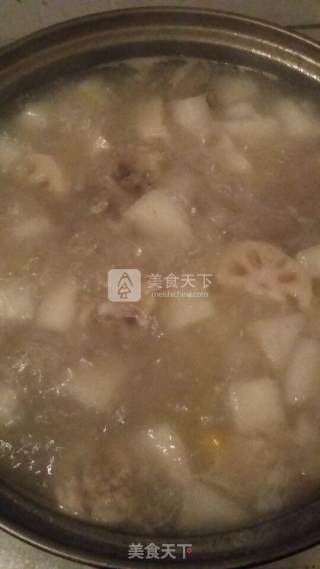 排骨莲藕萝卜汤的做法步骤：5