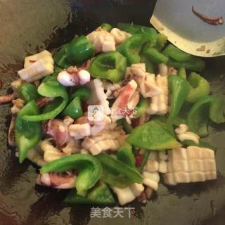 甜椒炒鱿鱼的做法步骤：9