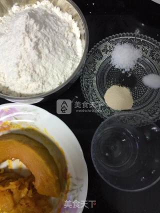 南瓜黄金馒头的做法步骤：1