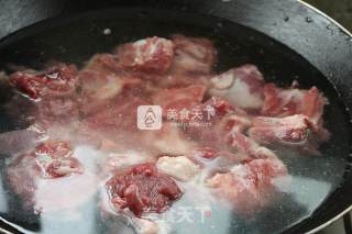 莲藕莴笋排骨汤的做法步骤：4