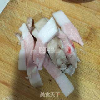 花菜炒肉的做法步骤：1