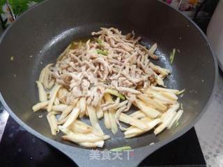 杏鲍菇炒肉丝的做法步骤：8