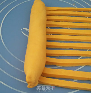 南瓜毛毛虫面包的做法步骤：17