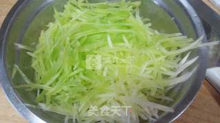 凉拌莴笋丝的做法步骤：2