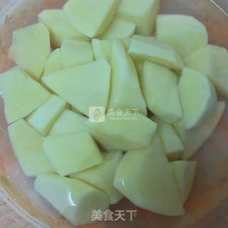 土豆焖鸭的做法步骤：3
