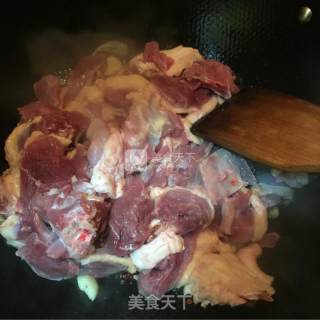 土豆焖鸭的做法步骤：6