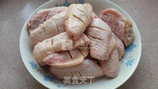 啤酒鸡翅的做法步骤：1