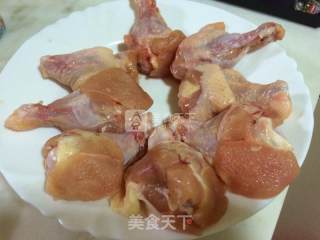 红酒烩鸡翅的做法步骤：1