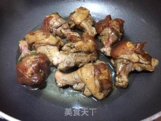 红酒烩鸡翅的做法步骤：3