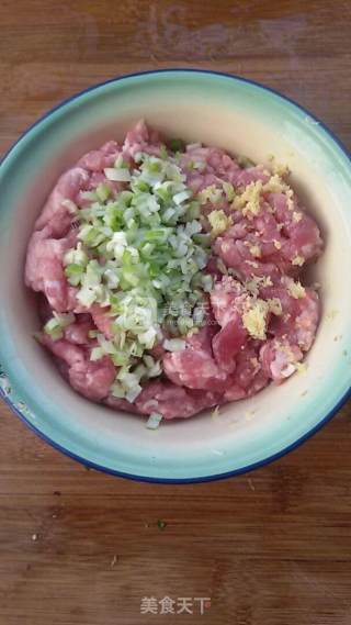 面筋塞肉的做法步骤：1