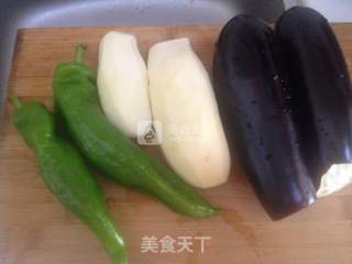 地三鲜的做法步骤：1