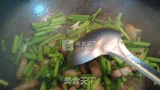 五花肉炒香芹的做法步骤：5