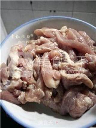 青椒炒肉的做法步骤：1