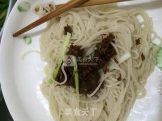 青椒香干拌牛肉细面的做法步骤：4