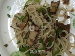 青椒香干拌牛肉细面的做法步骤：5