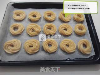 奶香咸甜酥酥原味曲奇 （适合小烤箱的原料 不消失的纹理 ）的做法步骤：8