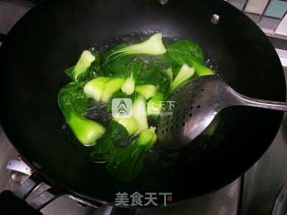 简易饺子皮版油泼面的做法步骤：3