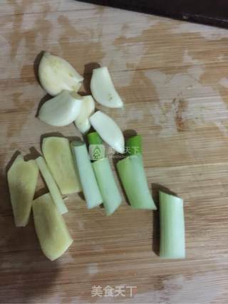 麻辣香锅简易版的做法步骤：1