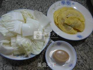 浓汤宝蛋饺白菜的做法步骤：1