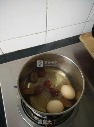 红枣鸡蛋红糖水的做法步骤：1