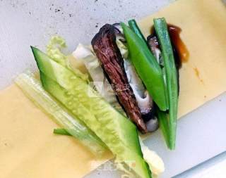 荤素搭配干豆腐卷的做法步骤：1