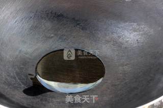 红肠缤纷蛋炒饭——一个人的精致晚餐的做法步骤：3