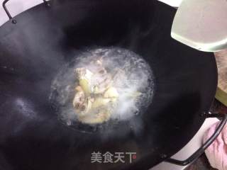 炖鸡翅汤的做法步骤：3
