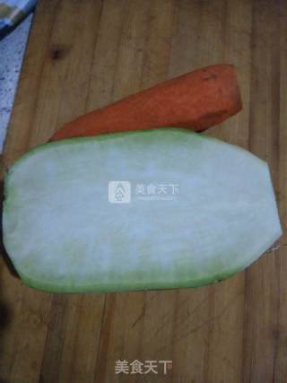 蚝油黄金翡翠白玉蒸饺儿（胡萝卜，青萝卜蚝油大蒸饺）的做法步骤：1