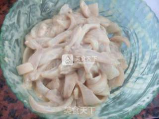 西红柿鱿鱼汤的做法步骤：2