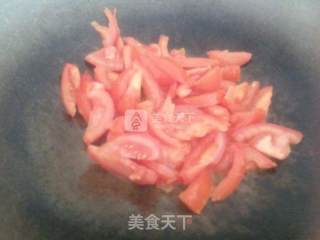 西红柿鱿鱼汤的做法步骤：4