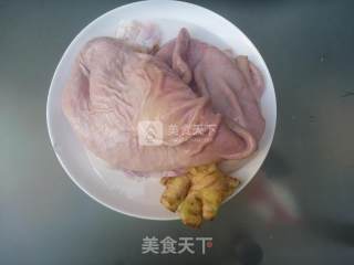 猪肚莲子汤的做法步骤：1