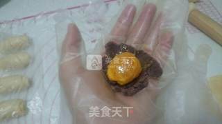 蛋黄酥的做法步骤：11