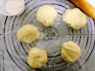 豆沙卷面包的做法步骤：5
