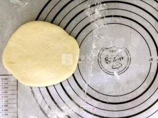 豆沙卷面包的做法步骤：7