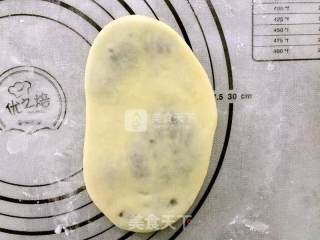 豆沙卷面包的做法步骤：9