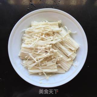 葱油金针菇蒸对虾的做法步骤：2