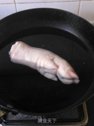 花生黄豆猪蹄汤的做法步骤：2