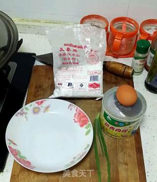 肉松粘米粉蛋饼的做法步骤：1