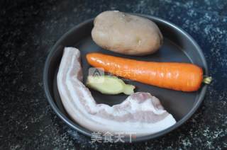 牛肉炖土豆的做法步骤：1