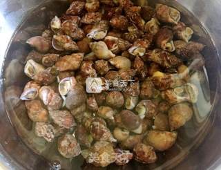 蒜蓉辣椒酱爆炒香螺的做法步骤：1
