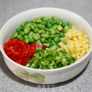 口感丰富的营养焗饭---大虾鲜蔬焗饭的做法步骤：2
