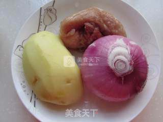简单的家常炒土豆的做法步骤：1