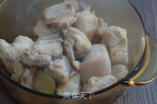 萝卜红烧肉的做法步骤：2