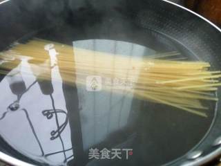 鸡蛋炒意面的做法步骤：1