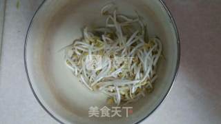 尖椒豆芽炒魔芋豆腐的做法步骤：3