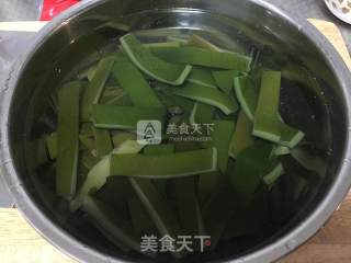 金钩海带炖豆腐的做法步骤：2
