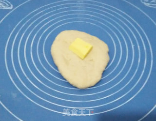花边培根披萨的做法步骤：5
